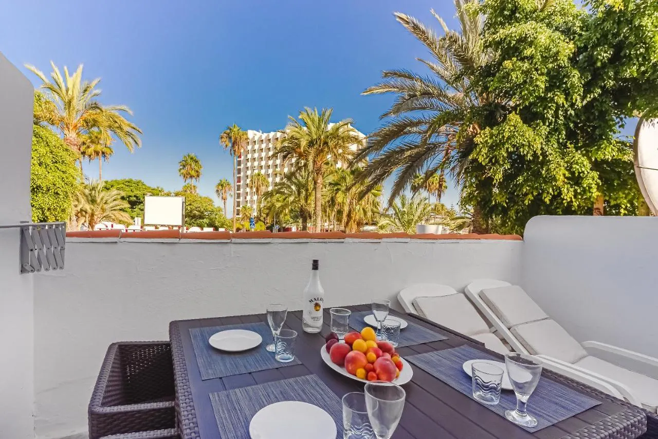 Apartamento Fantastic Large Studio In Front Of Beach Heated Pool Wifi Arona  España