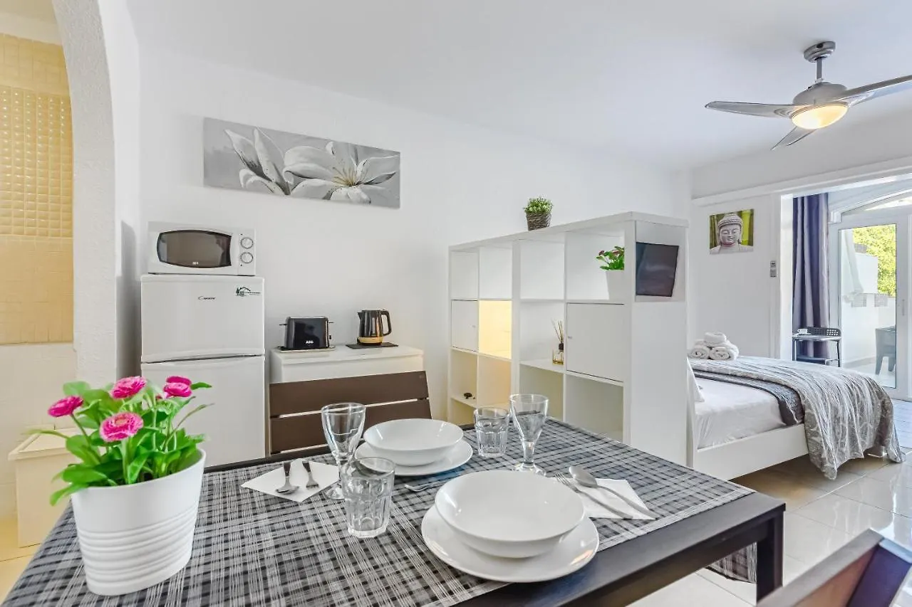 Fantastic Large Studio In Front Of Beach Heated Pool Wifi Arona  Arona (Tenerife)