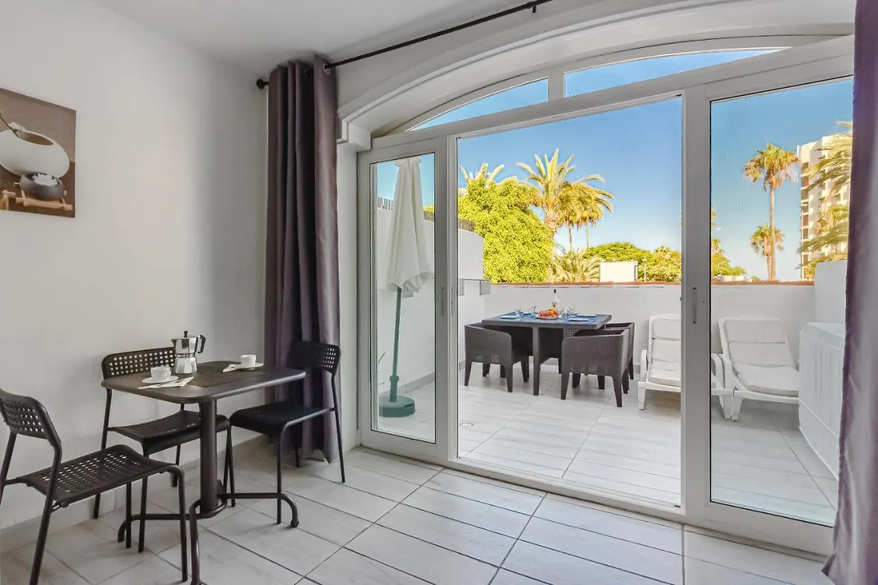 Fantastic Large Studio In Front Of Beach Heated Pool Wifi Arona  0*, Arona (Tenerife)
