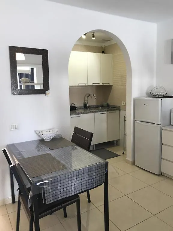 Fantastic Large Studio In Front Of Beach Heated Pool Wifi Arona  0*, Arona (Tenerife)