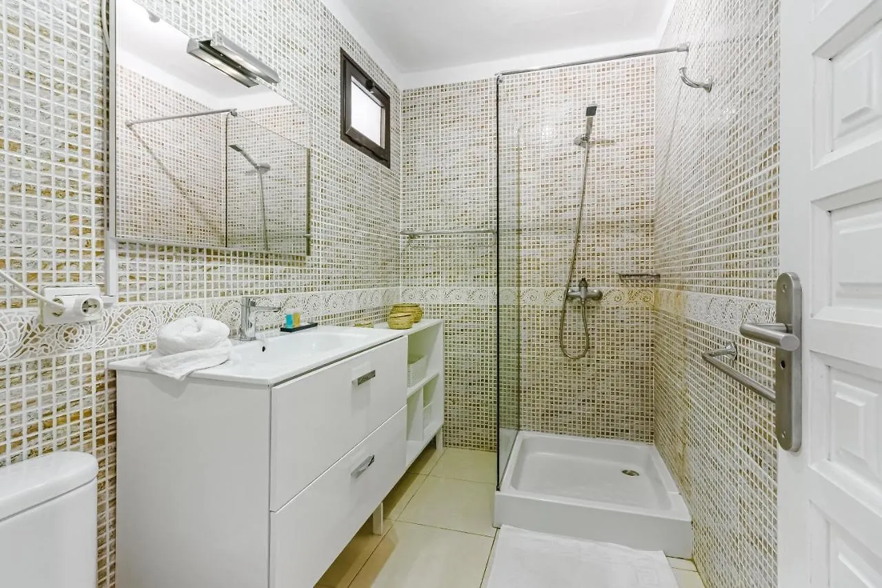 Fantastic Large Studio In Front Of Beach Heated Pool Wifi Arona